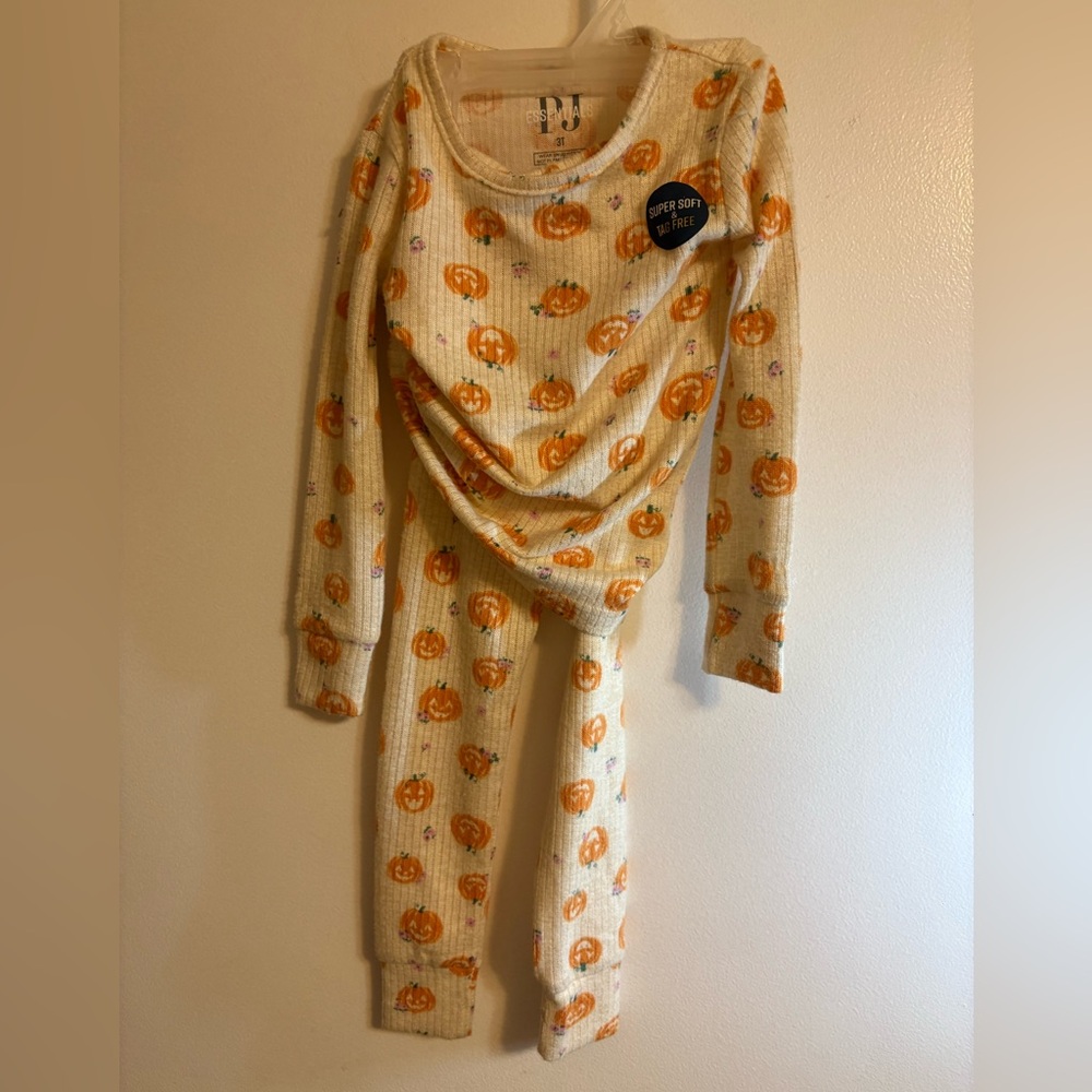 Essentials Pumpkin Print Pajama Set